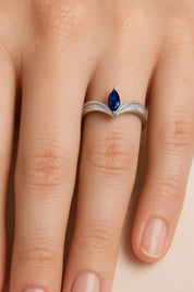 925 Sterling Silver Ring with Blue Stone R 239