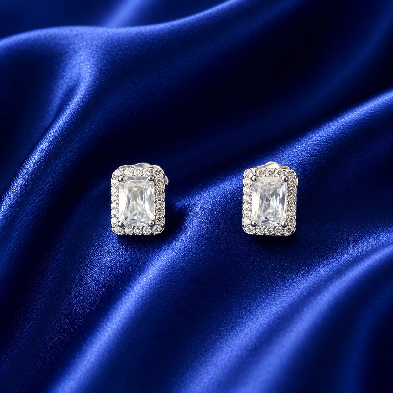 Celestia Radiant Halo Studs (ER 01510)