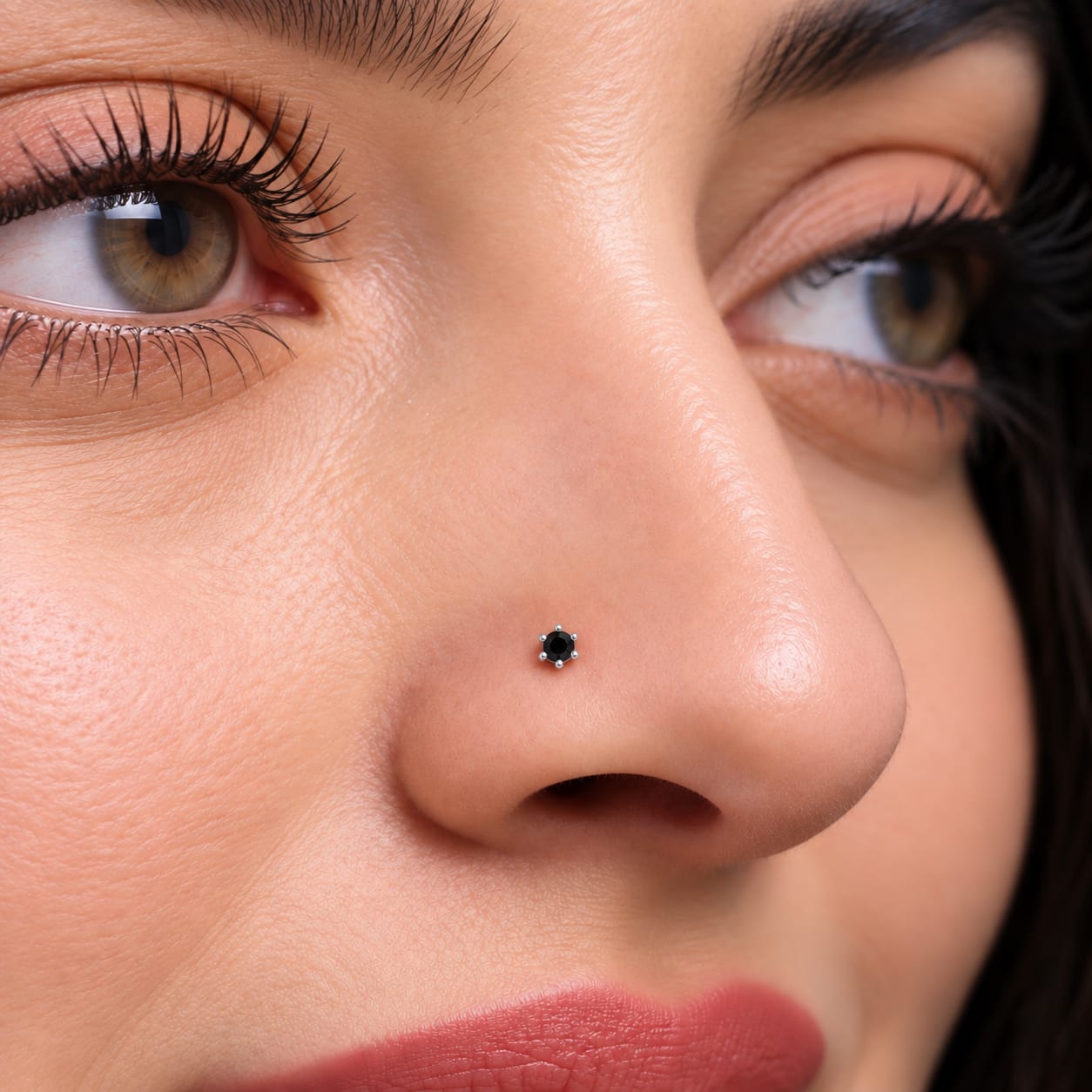 ONYX HALO BLACK STONE SILVER NOSE PIN
