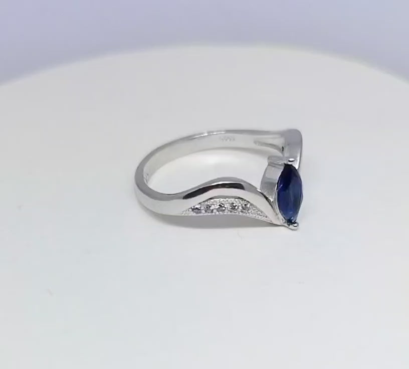 925 Sterling Silver Ring with Blue Stone R 239